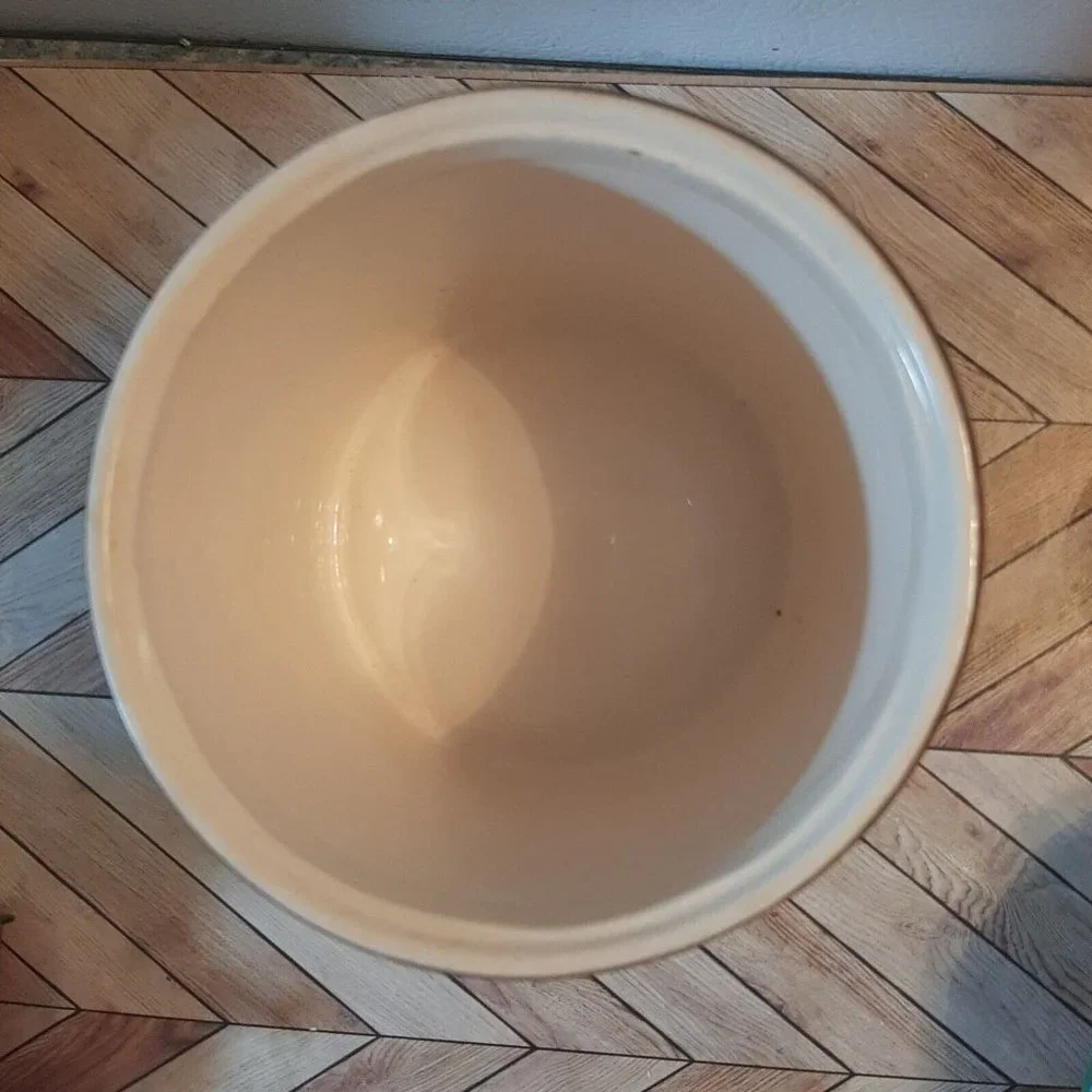Unbranded italian pottery